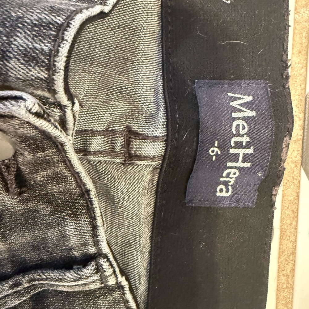 💜🔥💙MetHara Dark GrayJeans Size 6 | Mid Rise Stretch Denim | Faded Wash - Picture 4 of 5